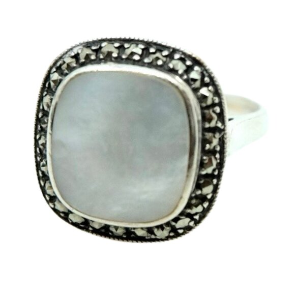 VINTAGE Sterling Silver Mother Of Pearl & Marcasite LADIES’ Cocktail Ring~6.5 - Picture 1 of 9